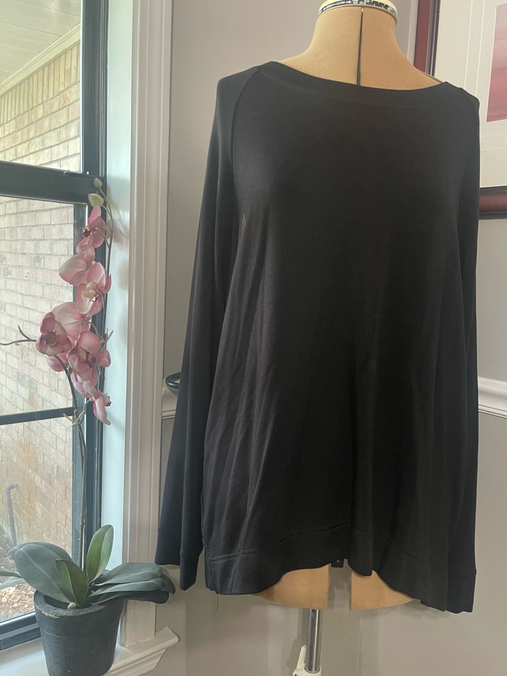 LOFT Lou & Grey Black Long Sleeve Women's Top - Classic Boatneck Sweatshirt